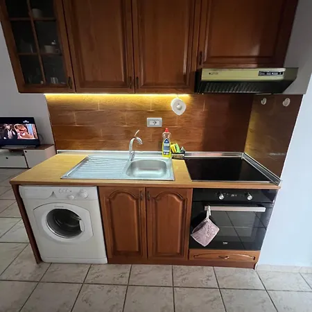 Kompleksi Fishta Kulla 6 *